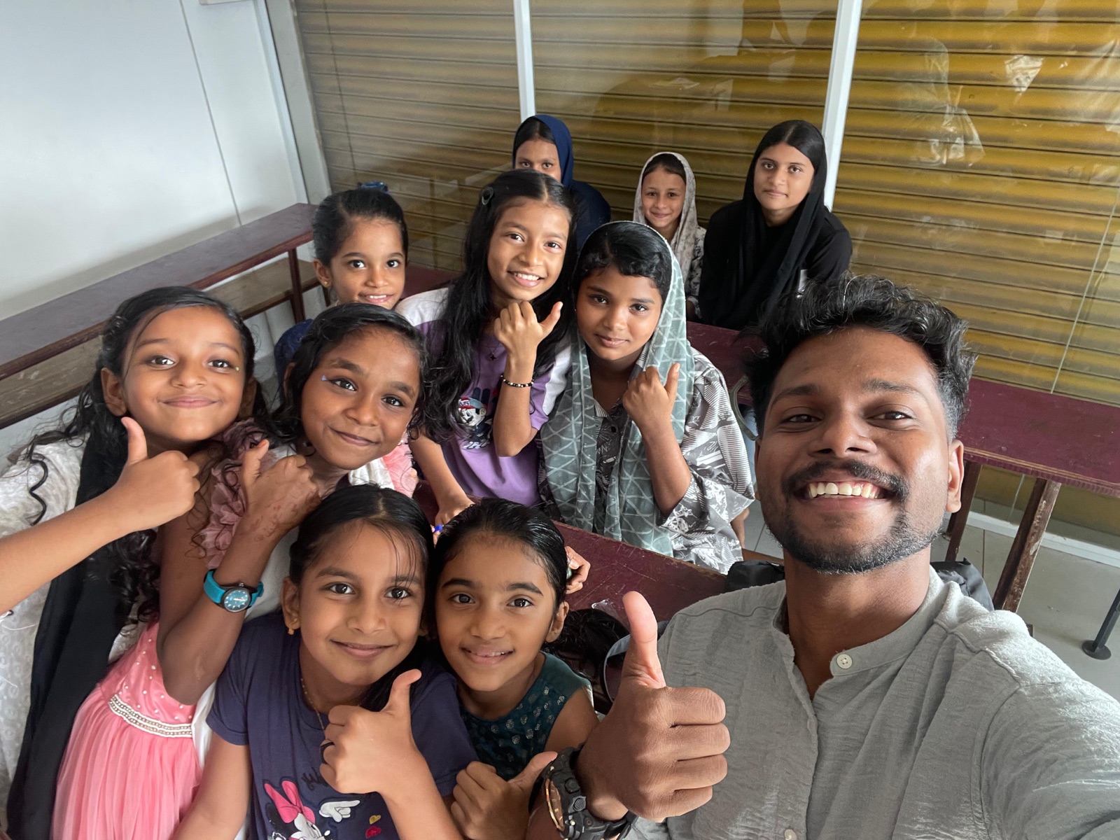 Learning Pod tutor and students smiling in a selfie